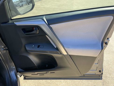 Used 2014 Toyota RAV4 LE image 40