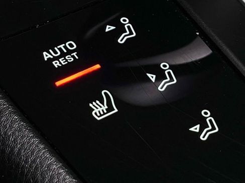 Certified 2023 Porsche Macan Turbo image 32