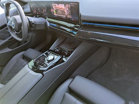 Certified 2024 BMW 530i xDrive 530i xDrive w/ Premium Package image 37