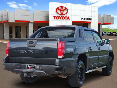 Used 2005 Chevrolet Avalanche LT w/ Preferred Equipment Group AWD/4WD image 4