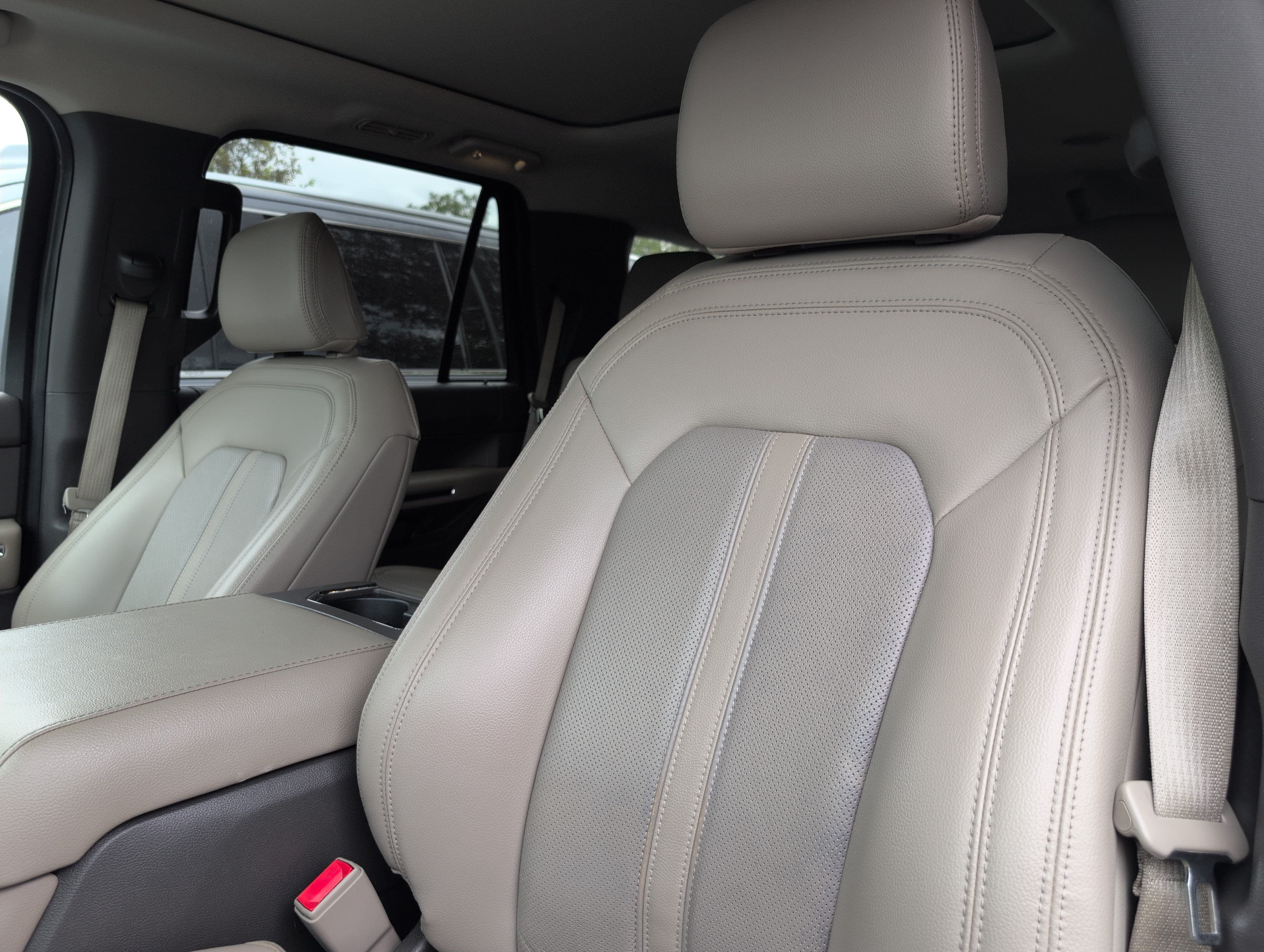 Used 2021 Ford Expedition Limited AWD/4WD image 5