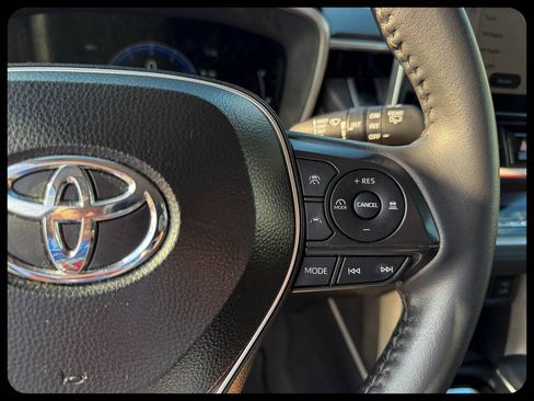 Used 2024 Toyota Corolla Cross XLE w/ Convenience Package FWD image 24