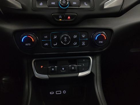 Used 2022 GMC Terrain SLE w/ Driver Convenience Package image 13