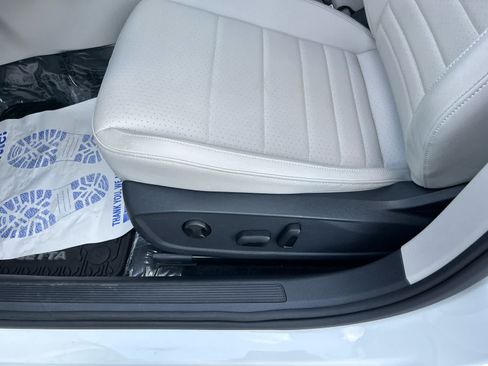 Used 2024 Volkswagen Jetta SE w/ Black Wheel Package FWD image 11
