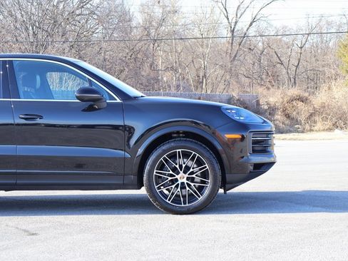 Used 2025 Porsche Cayenne w/ Premium Package image 10