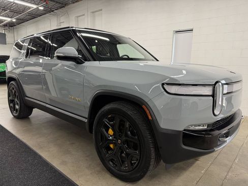 Used 2023 Rivian R1S Adventure AWD/4WD image 3