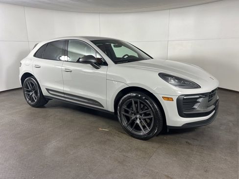 Certified 2023 Porsche Macan Turbo image 9