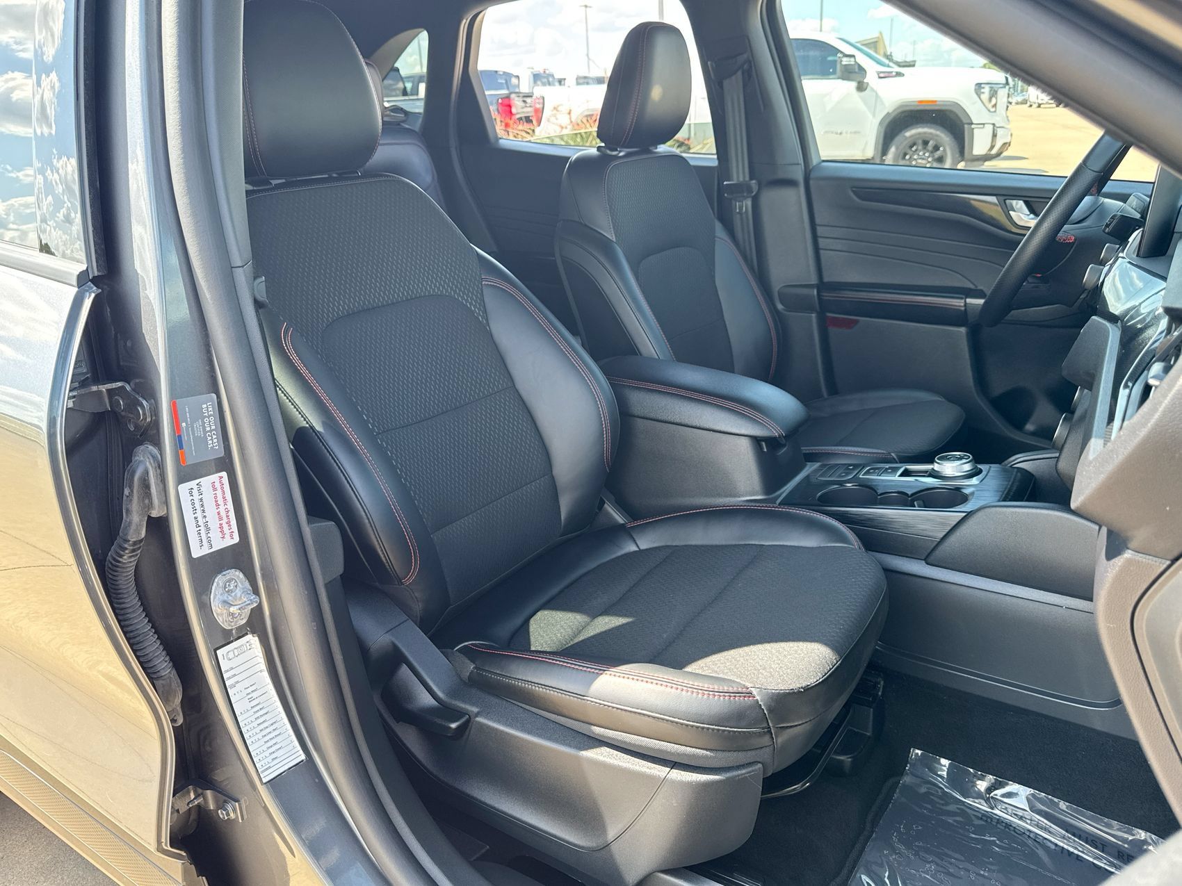Used 2025 Ford Escape ST-Line AWD/4WD image 23