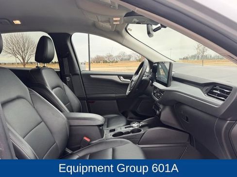 Used 2025 Ford Escape Platinum AWD/4WD image 25