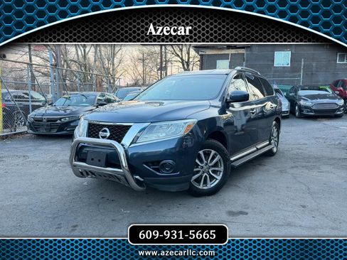 Used 2014 Nissan Pathfinder SV image 1