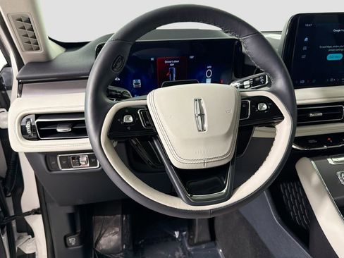 Used 2026 Lincoln Aviator 2WD image 11