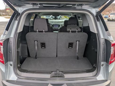 Used 2023 GMC Acadia SLE w/ Driver Convenience Package image 33