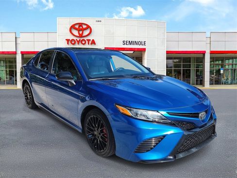 Used 2019 Toyota Camry SE image 2
