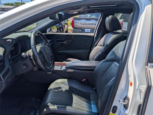 Used 2020 Lexus LS 500h AWD w/ Luxury Package image 17