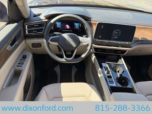 Used 2025 Volkswagen Atlas SE AWD/4WD image 21