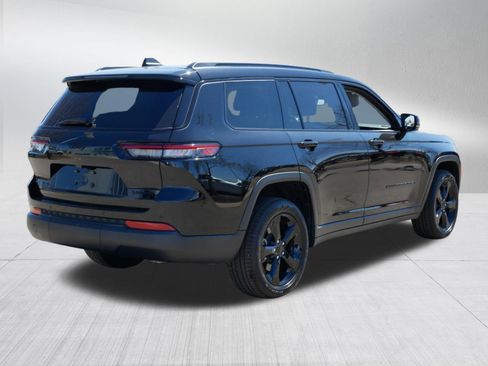 Used 2023 Jeep Grand Cherokee L Limited w/ Black Appearance Package AWD/4WD image 7