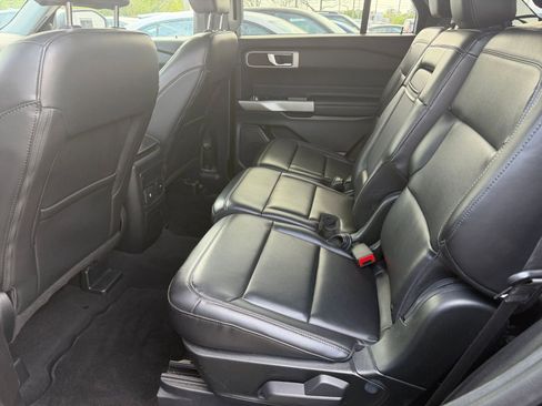 Used 2023 Ford Explorer XLT w/ Equipment Group 202A AWD/4WD image 28