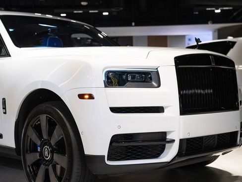 Used 2023 Rolls-Royce Cullinan AWD/4WD image 11
