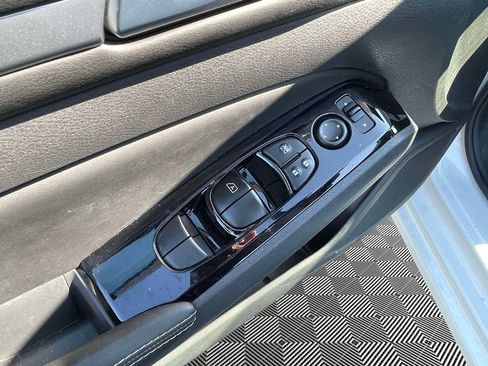 Used 2023 Nissan Altima 2.5 SV FWD image 18