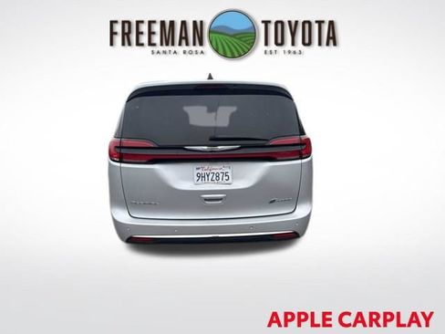 Used 2023 Chrysler Pacifica Touring-L FWD image 6