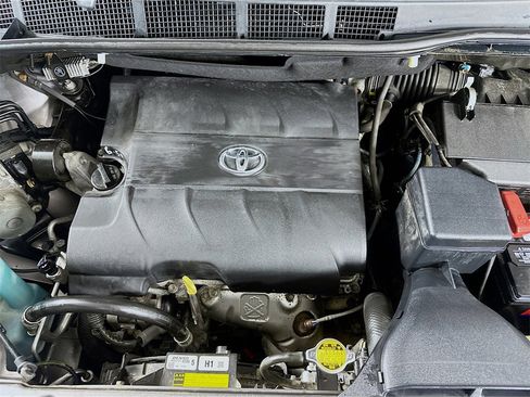 Used 2013 Toyota Sienna XLE image 34