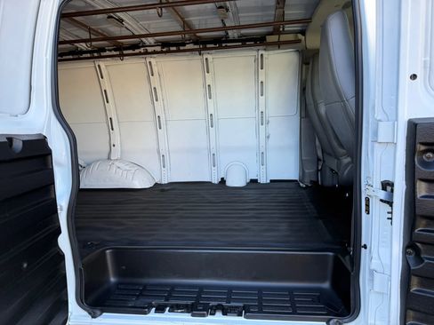 Used 2019 GMC Savana 2500 image 17