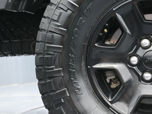 Used 2020 Jeep Gladiator Mojave w/ Trailer Tow Package AWD/4WD image 42