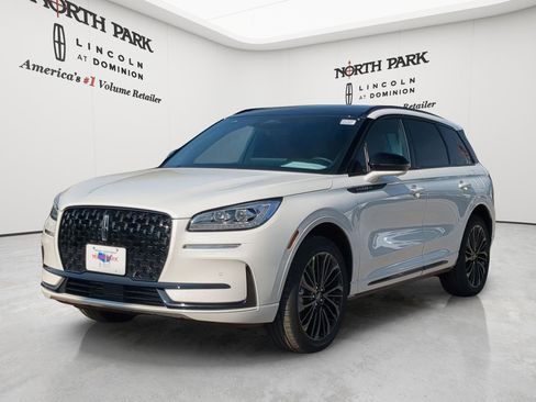 New 2026 Lincoln Corsair Reserve w/ Jet Appearance Package FWD image 7
