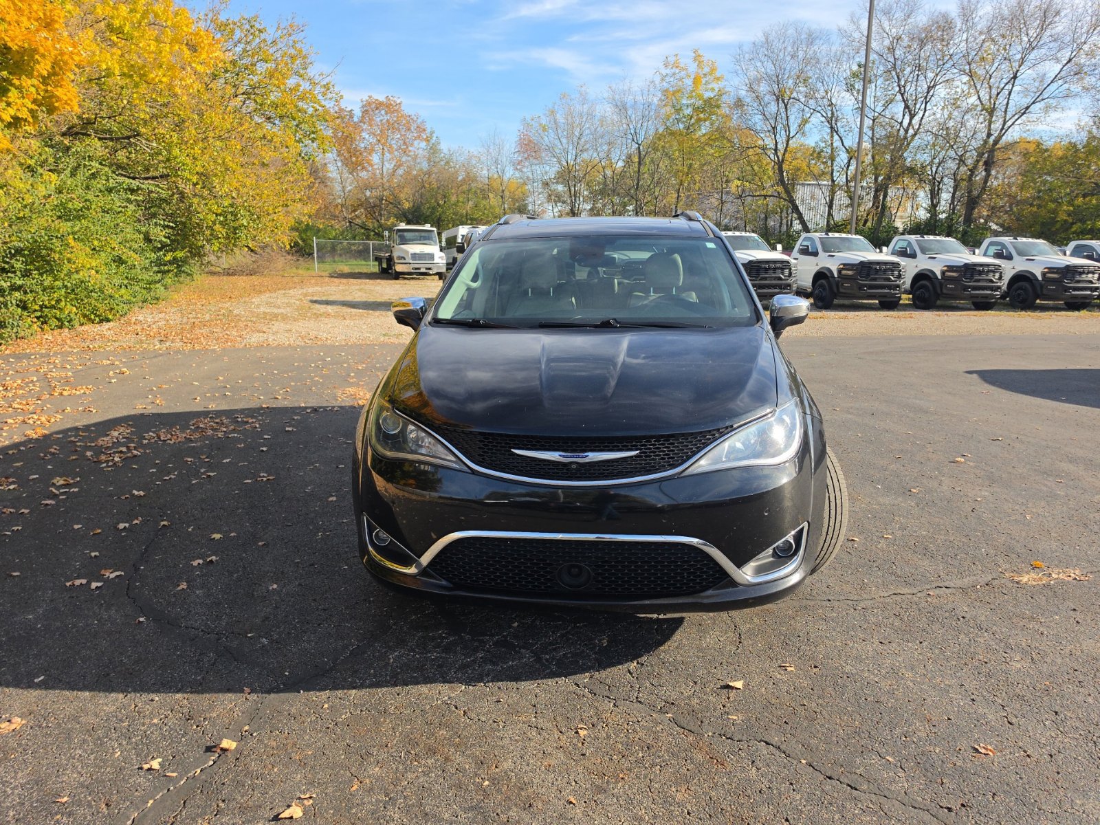 Used 2019 Chrysler Pacifica Limited w/ Advanced Safetytec Group FWD image 4