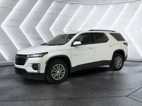 Used 2023 Chevrolet Traverse LT FWD image 3