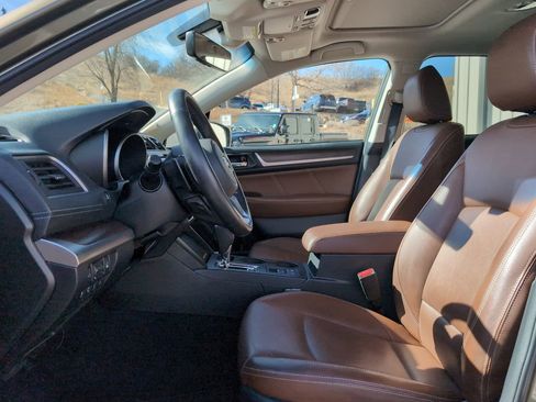 Used 2018 Subaru Outback 3.6R Touring image 11