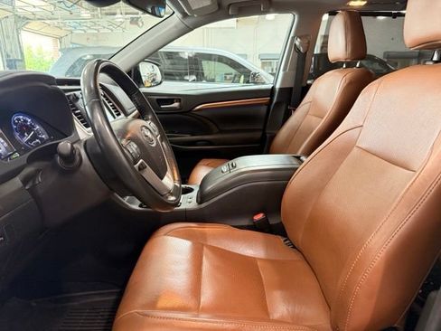 Used 2017 Toyota Highlander Limited AWD/4WD image 9