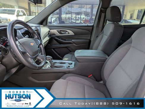 Used 2022 Chevrolet Traverse LT image 18