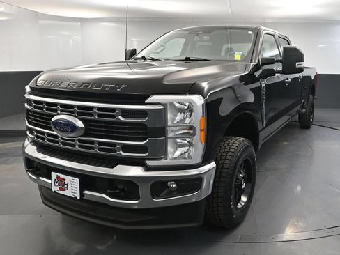Used 2023 Ford F350 XLT AWD/4WD image 11