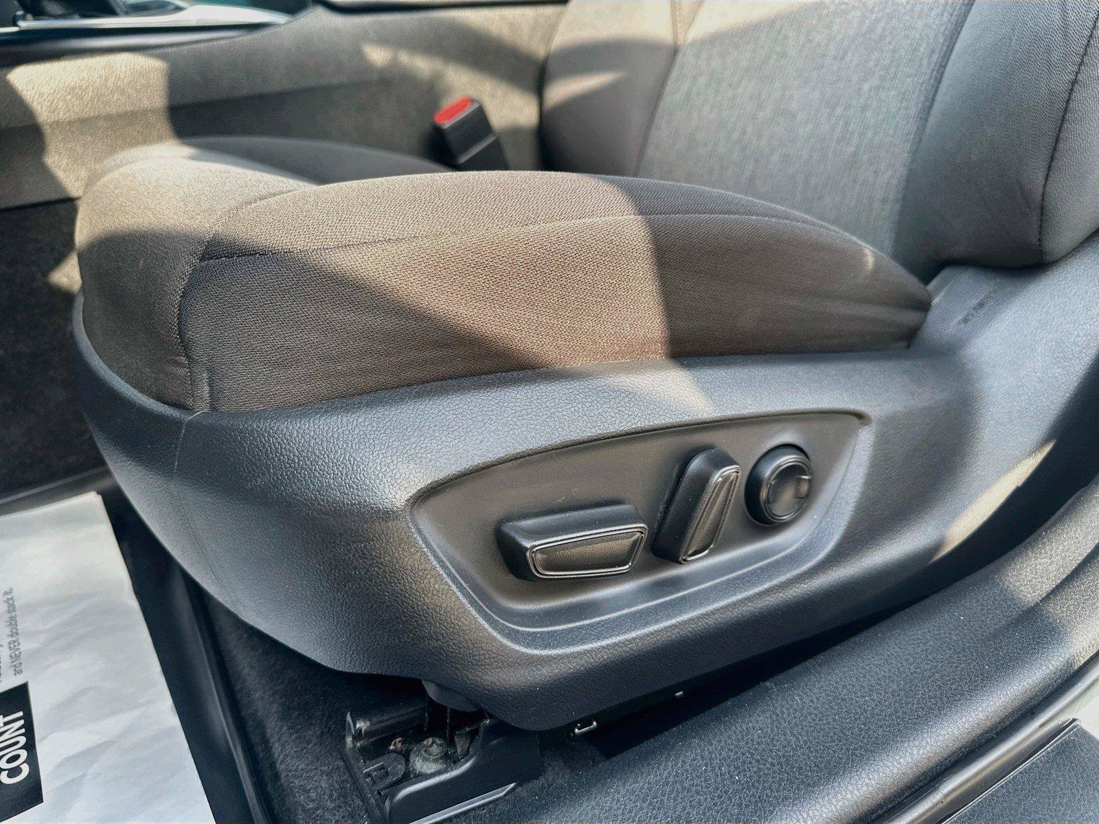 Used 2018 Toyota Camry LE FWD image 20