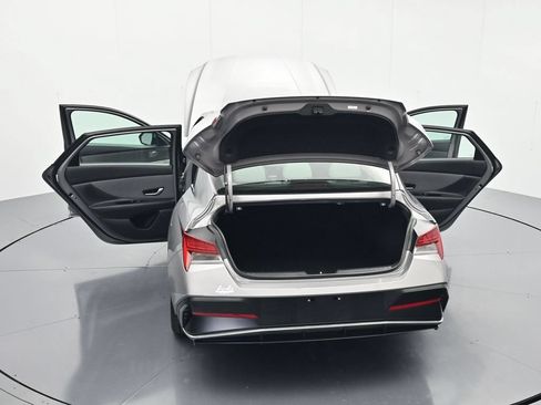 Used 2025 Hyundai Elantra Limited FWD image 48
