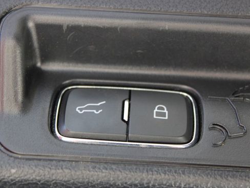 Used 2021 Ford Explorer Limited RWD image 3