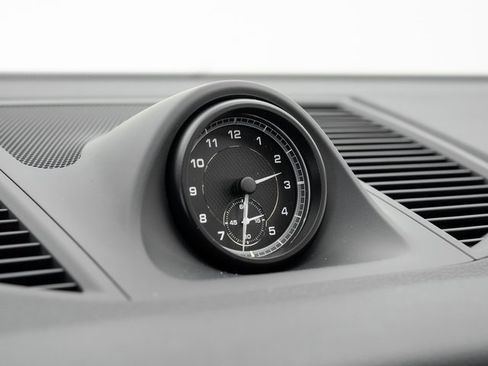 Used 2025 Porsche Macan image 18