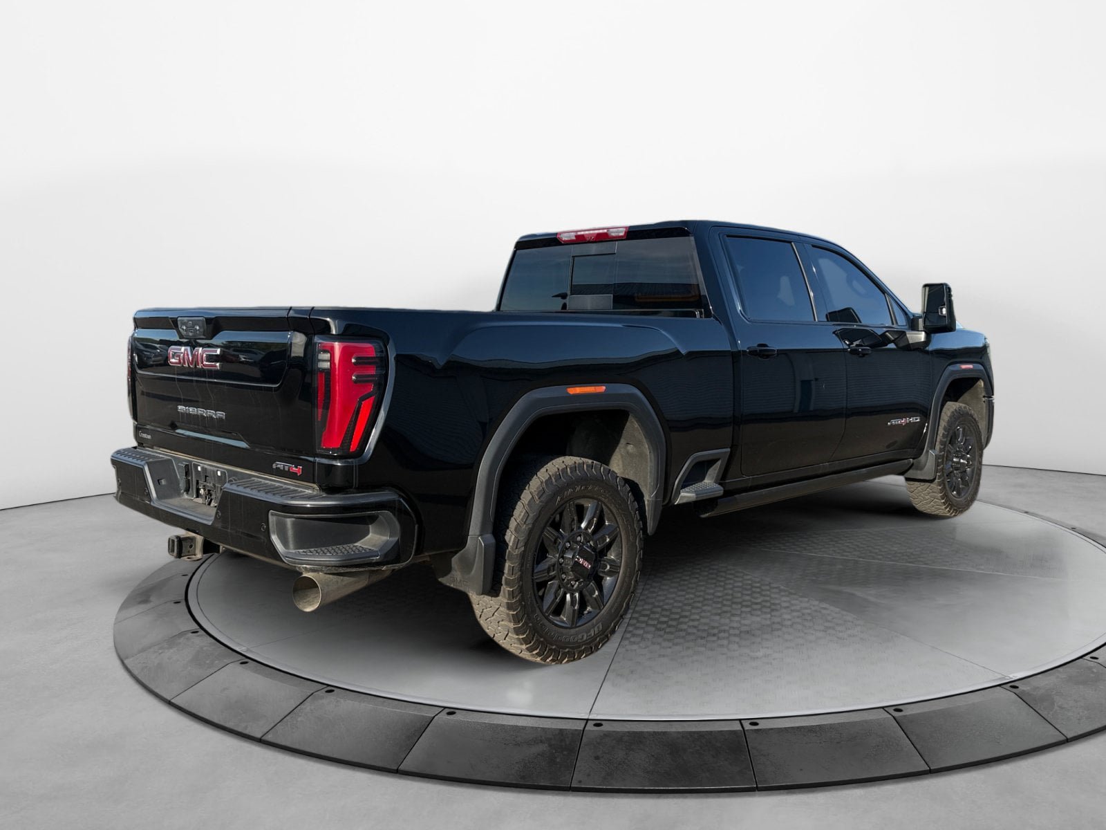 Used 2024 GMC Sierra 2500 AT4 w/ AT4 Premium Plus Package AWD/4WD image 5