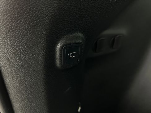Used 2019 Jeep Cherokee Limited AWD/4WD image 36