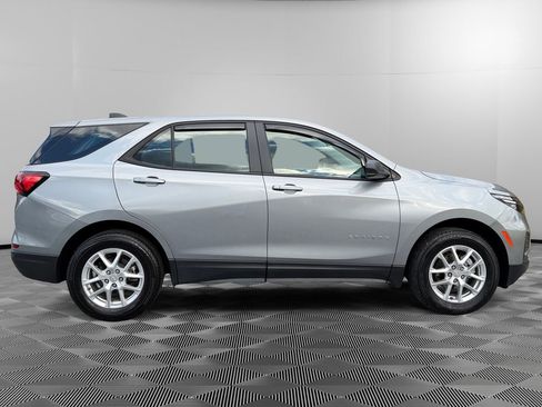 Used 2024 Chevrolet Equinox LS w/ Driver Confidence II Package image 8