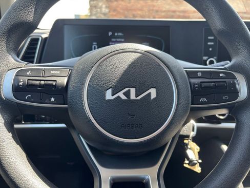 Used 2025 Kia Sportage LX FWD image 27