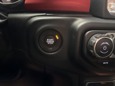 Used 2022 Jeep Wrangler Unlimited Rubicon image 39