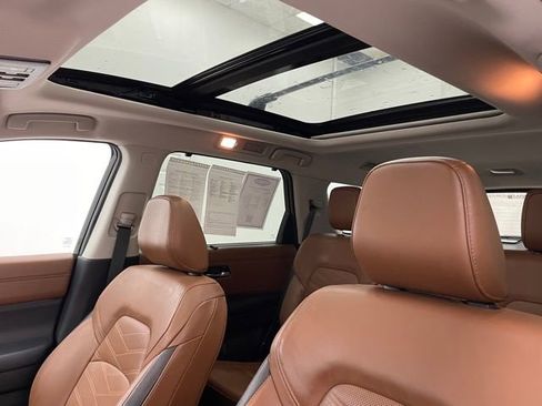 Used 2022 Nissan Pathfinder Platinum w/ Cargo Package image 8