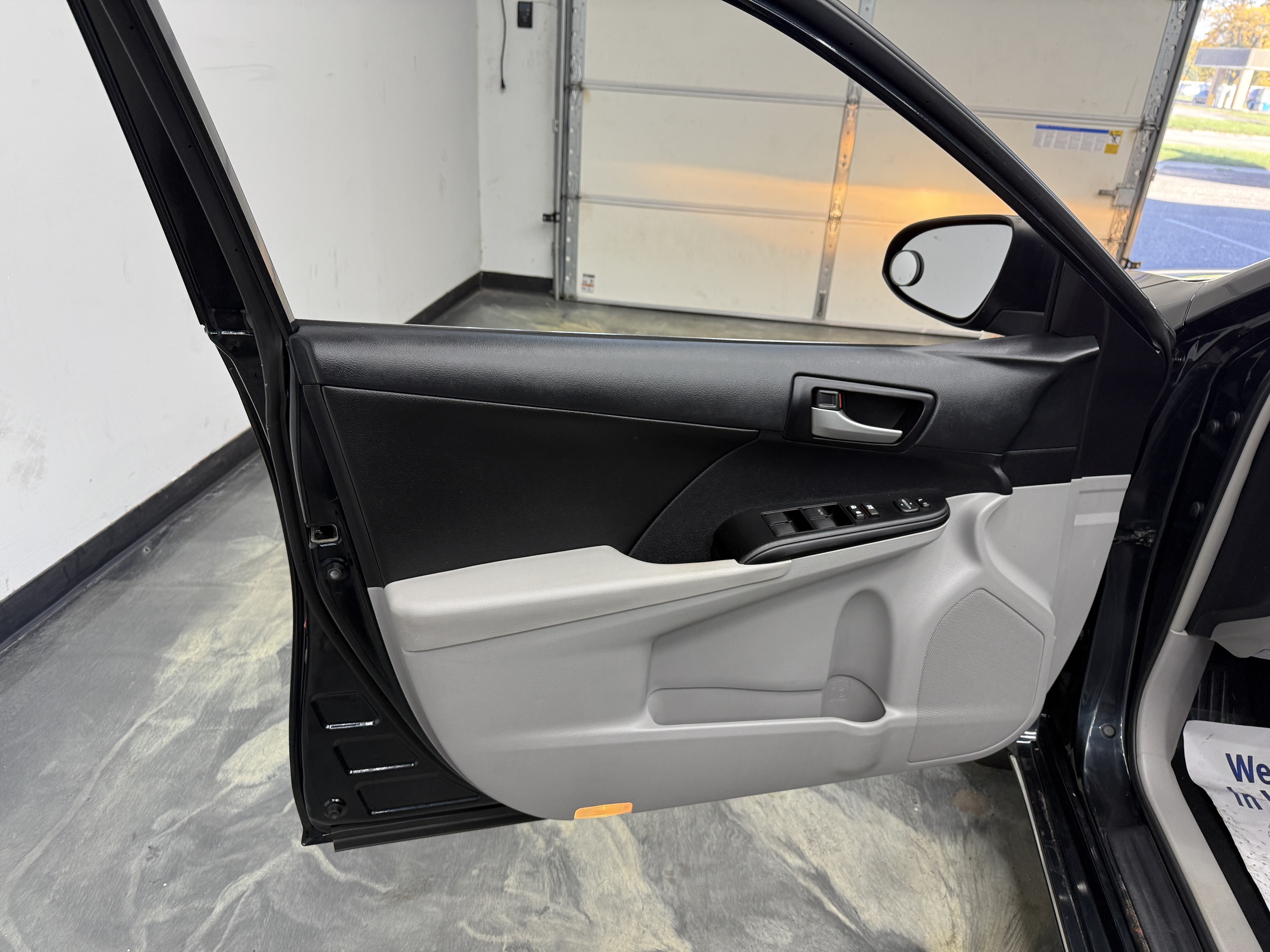 Used 2013 Toyota Camry LE FWD image 9