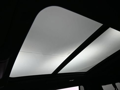 Used 2024 Chevrolet Suburban LT image 34