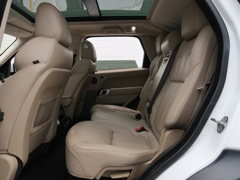 Used 2016 Land Rover Range Rover Sport HSE image 45