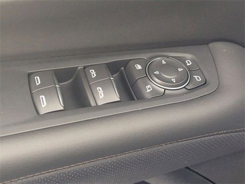 Used 2025 Chevrolet Tahoe High Country image 12