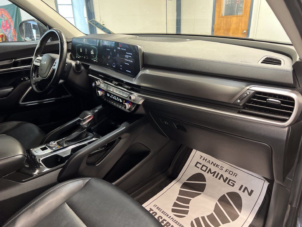 Used 2023 Kia Telluride LX AWD/4WD image 38