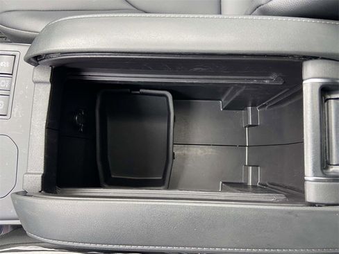 Used 2025 Toyota Highlander XLE image 27